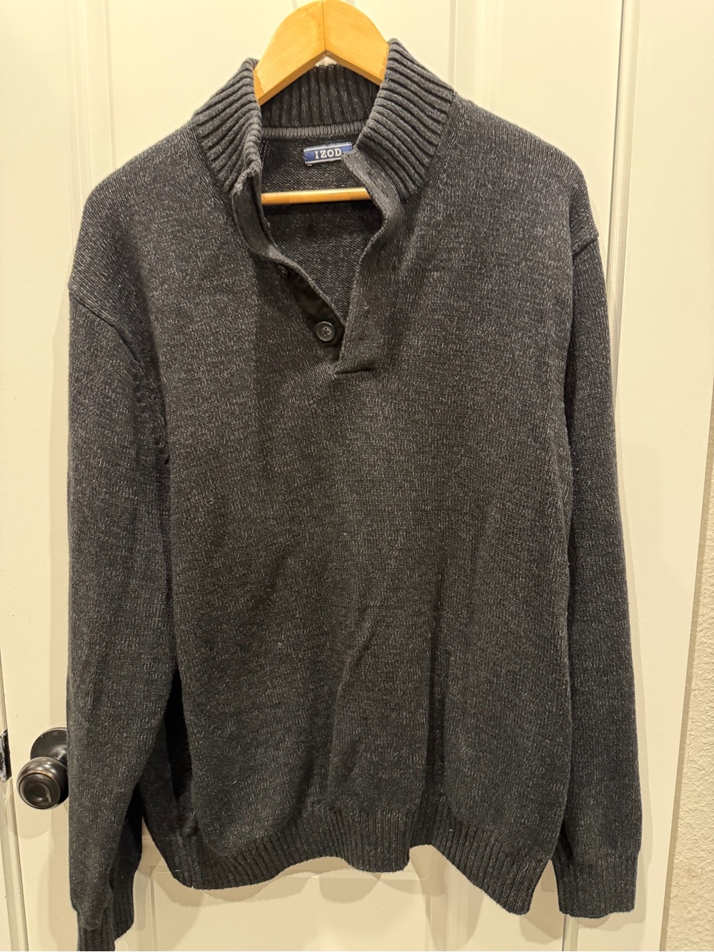 Izod Men's Dark Gray Quarter-Zip Knit Pullover
